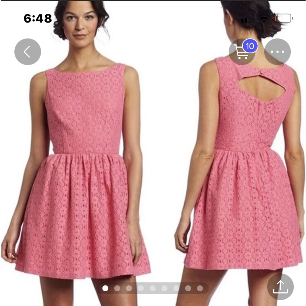 Lilly Pulitzerlace dress-size 10-back cut out detail.
